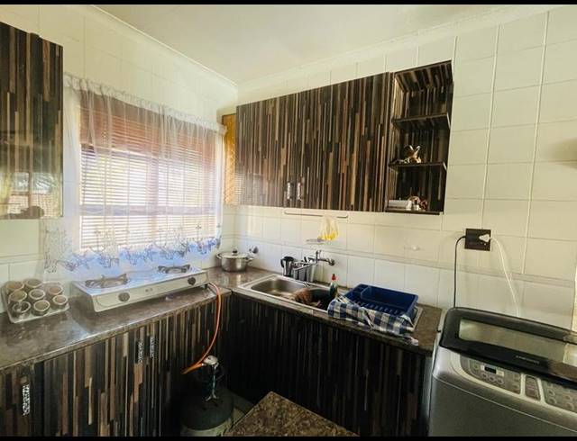 2 BEDROOM APARTMENT FOR SALE IN GLEN MARAIS